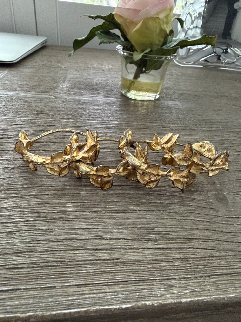NWT Set of 4 Gold Leafy Napkin Rings